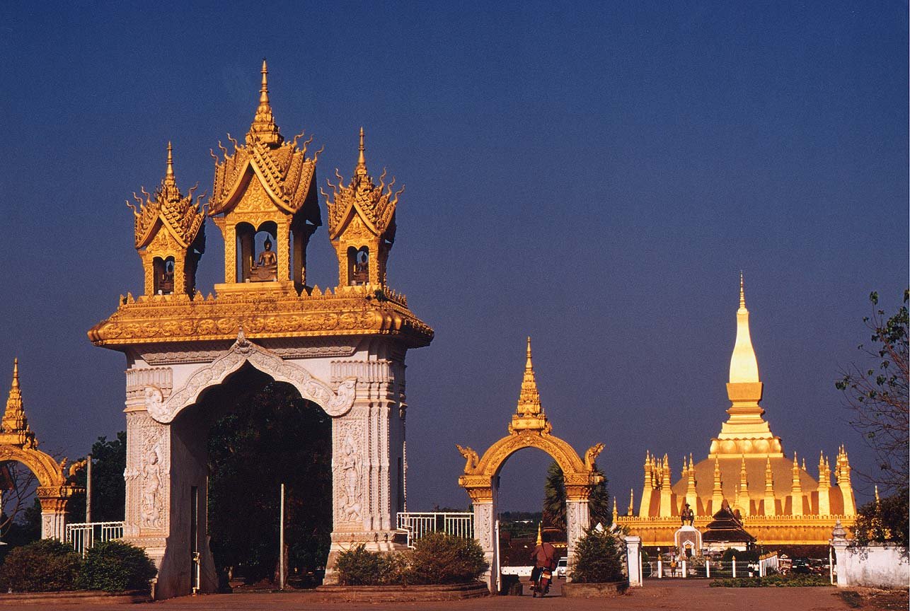Visa Run to Laos 1 Vientiane That Luang